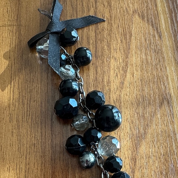 Elegant Black and Silver Beaded Necklace with Bow and Zebra Heart Accents 🌺 - Picture 5 of 7